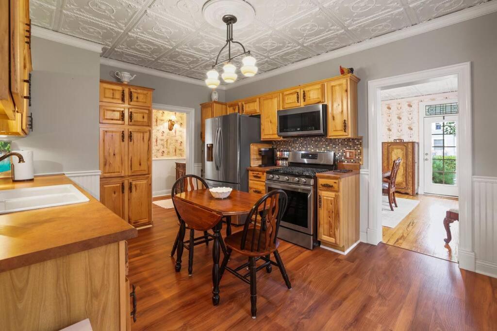 Charming Victorian Home - 2 Minutes To Downtown Lancaster Exterior foto